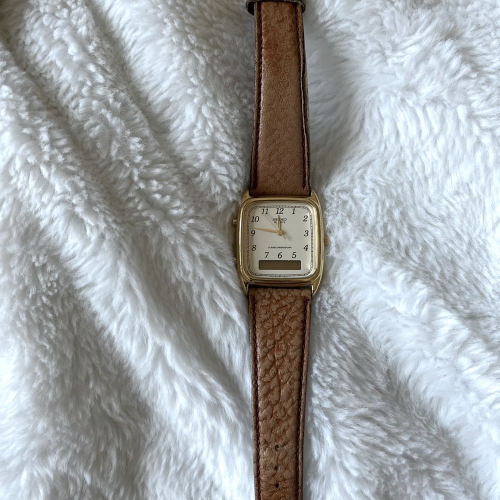 COPY - SEIKO quartz unisex watch with leather band .